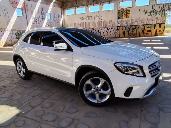 MERCEDES-BENZ GLA 200 1.6 CGI FLEX ENDURO 7G-DCT