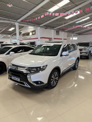 MITSUBISHI OUTLANDER 2.2 MIVEC DI-D DIESEL HPE-S AWD AUTOMÁTICO MITSUBISHI OUTLANDER 2.2 MIVEC DI-D DIESEL HPE-S AWD AUTOMÁTICO