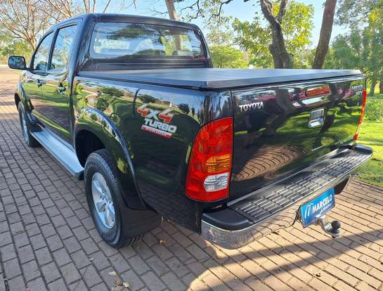 TOYOTA-HILUX-2011