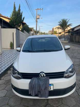 VOLKSWAGEN-FOX-2012
