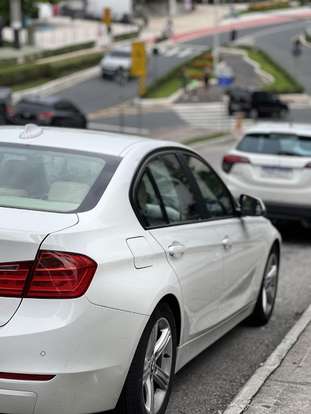 BMW-320i-2013