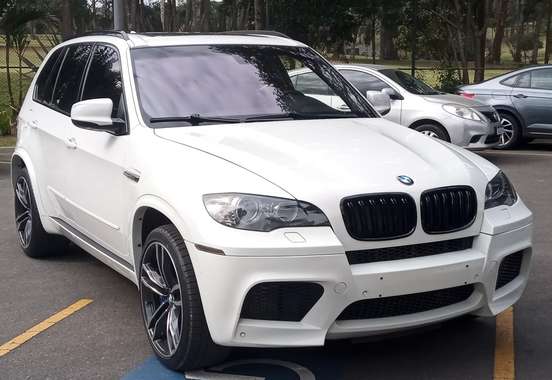 BMW-X5-4.4 M V8 32V BI-TURBO GASOLINA 4P AUTOMATICO BMW-X5-2010