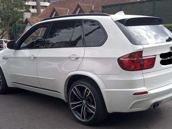 BMW-X5-4.4 M V8 32V BI-TURBO GASOLINA 4P AUTOMATICO BMW-X5-2010