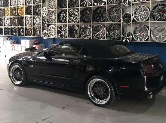 FORD-MUSTANG-2012