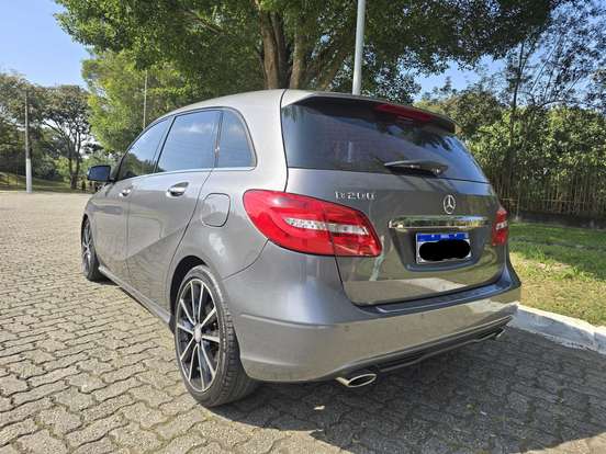 MERCEDES-BENZ-B 200-2012