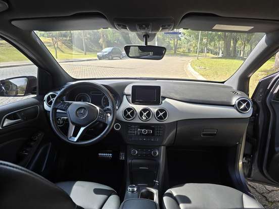 MERCEDES-BENZ-B 200-2012