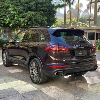PORSCHE-CAYENNE-2017