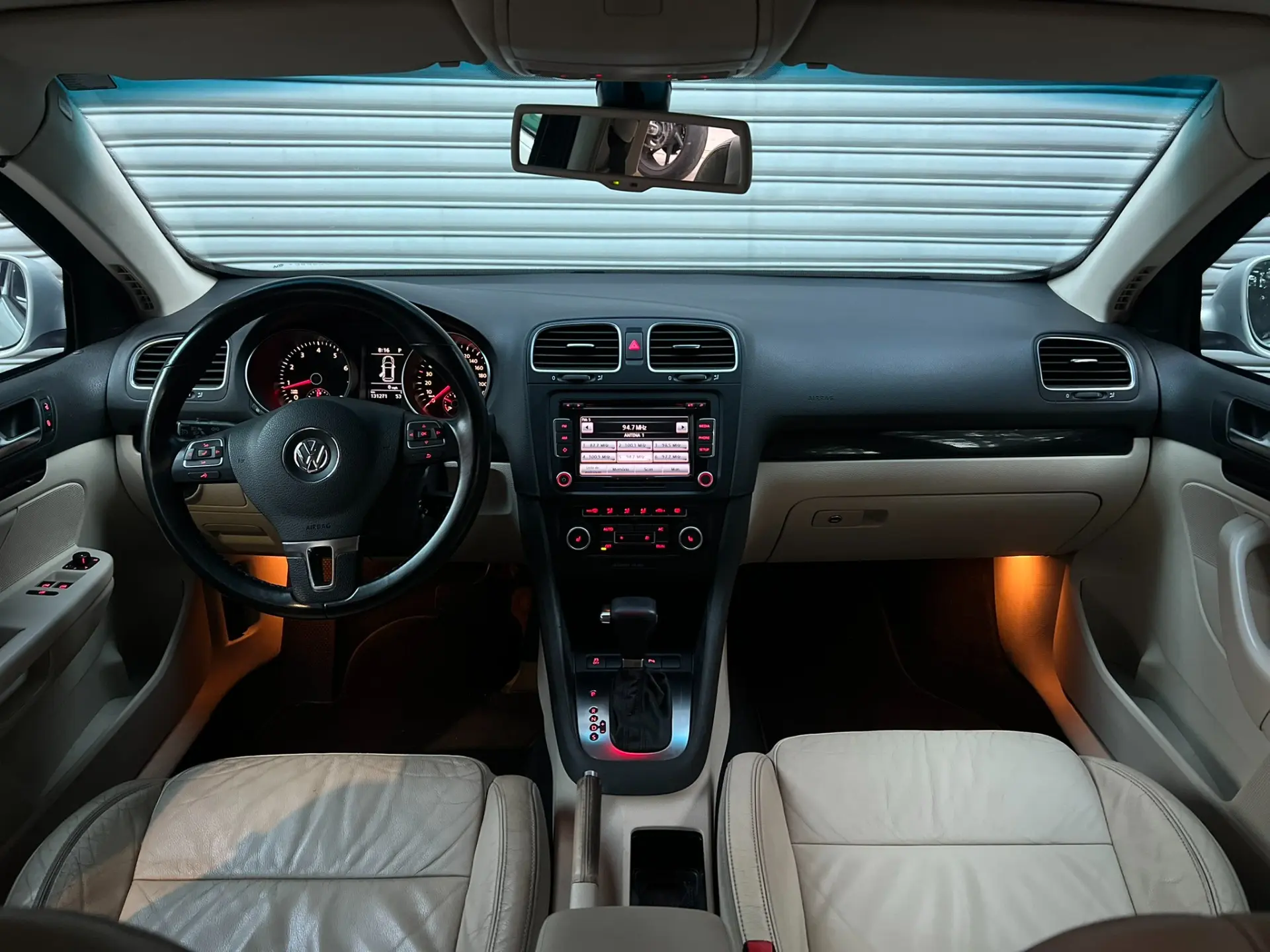 [Image: volkswagen-jetta-2-5-i-variant-20v-170cv...=1440&q=75]