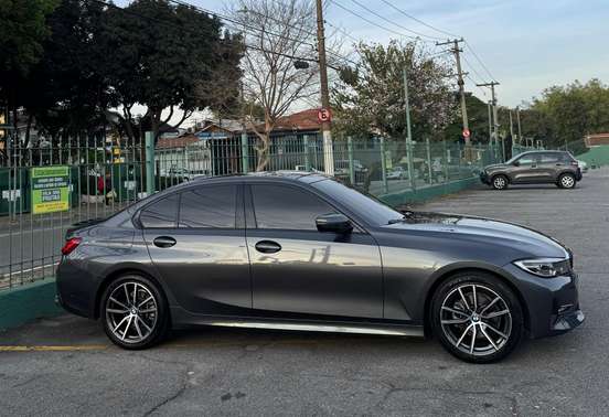 BMW-320i-2019