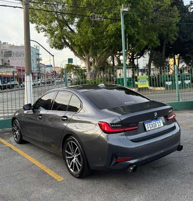 BMW-320i-2019