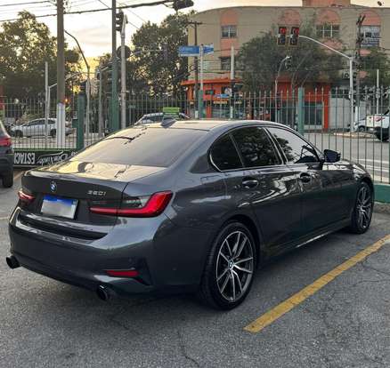 BMW-320i-2019