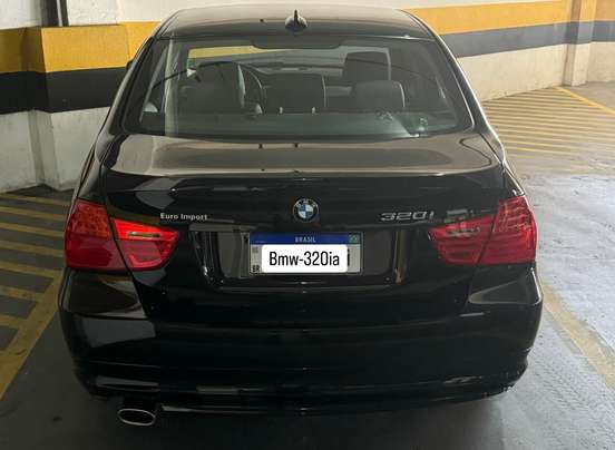 BMW-320i-2011