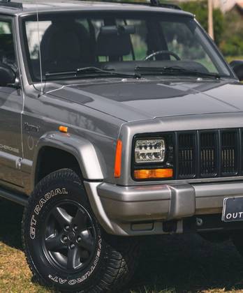 JEEP CHEROKEE 4.0 RUBICON 4X4 6I 12V GASOLINA 4P AUTOMÁTICO