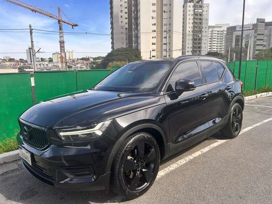 VOLVO-XC40-2019