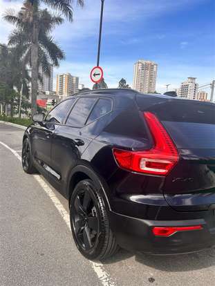VOLVO-XC40-2019