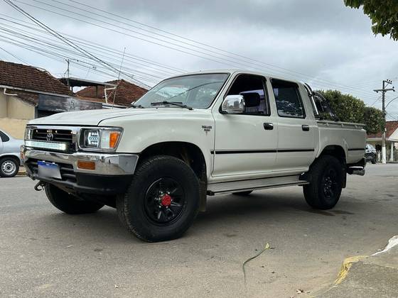 TOYOTA HILUX 2.8 SR5 4X4 CD 8V DIESEL 4P MANUAL
