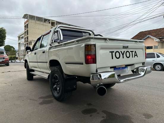 TOYOTA-HILUX-2.8 SR5 4X4 CD 8V DIESEL 4P MANUAL TOYOTA-HILUX-1997