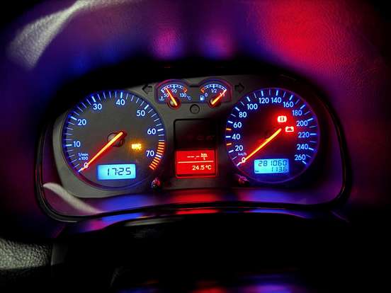 VOLKSWAGEN-GOLF-2002