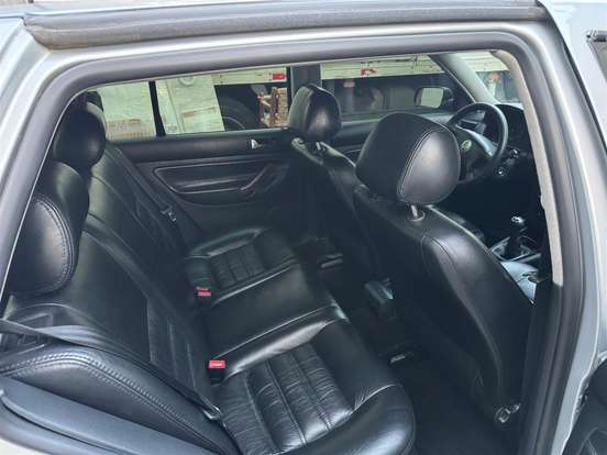 VOLKSWAGEN-GOLF-2002