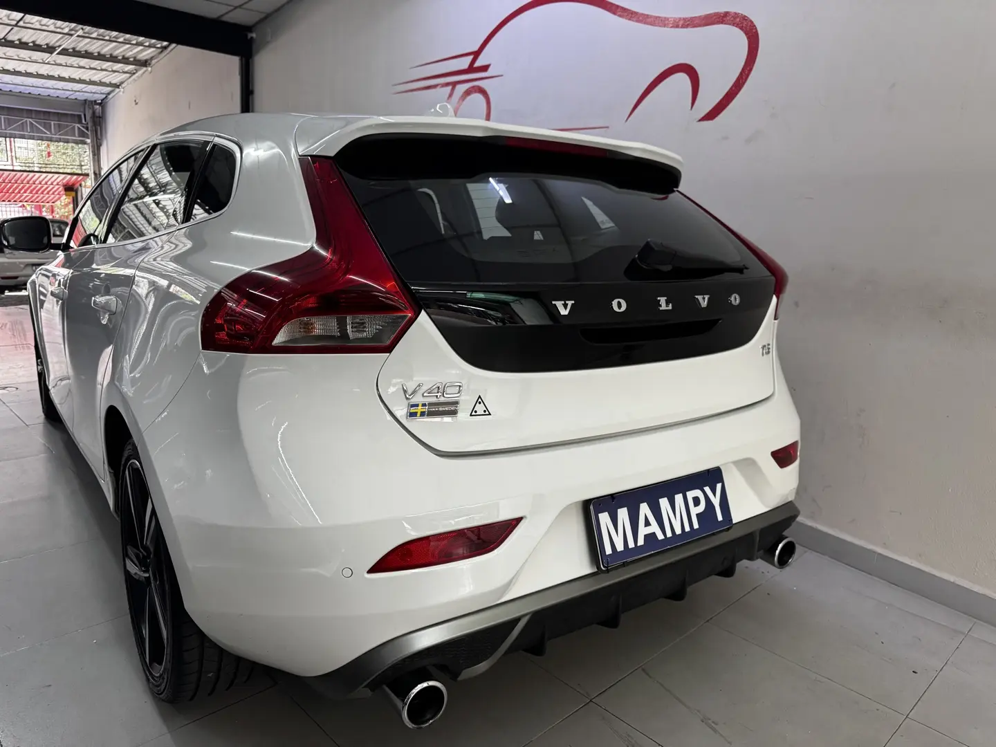 [Image: volvo-v40-2-0-t5-r-design-turbo-gasolina...=1440&q=75]