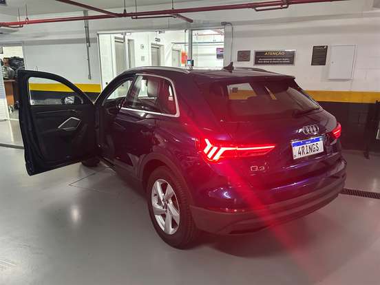 AUDI-Q3-2021