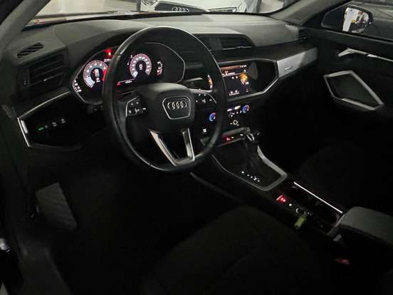 AUDI-Q3-2021