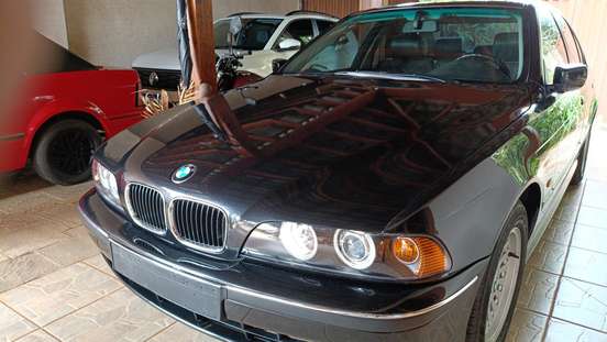 BMW-528i-2000