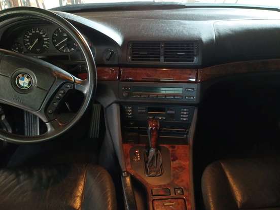 BMW-528i-2.8 SEDAN 24V GASOLINA 4P AUTOMÁTICO BMW-528i-2000
