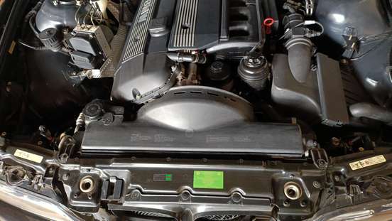 BMW-528i-2000