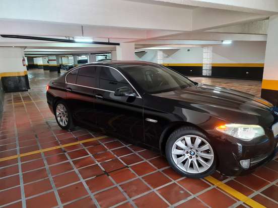 BMW-535i-3.0 SEDAN 6 CILINDROS 24V TURBO GASOLINA 4P AUTOMÁTICO BMW-535i-2010