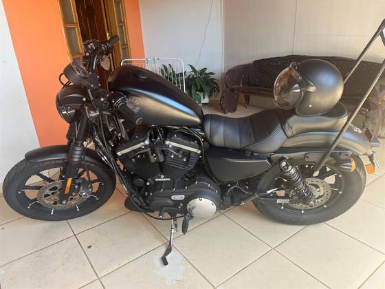 HARLEY-DAVIDSON SPORTSTER IRON 883 