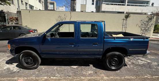NISSAN-D 21-1993