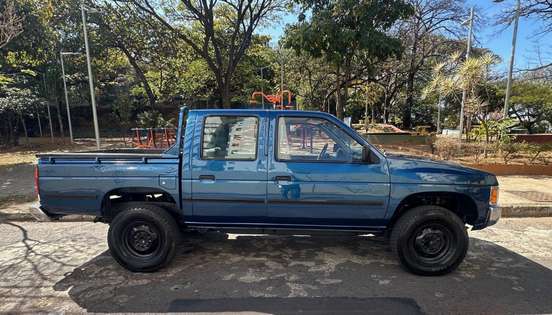 NISSAN-D 21-1993