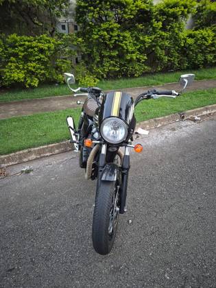 TRIUMPH THRUXTON 