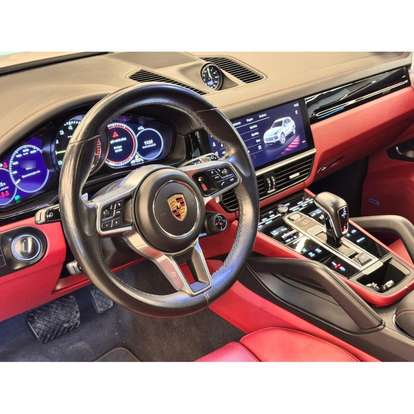 PORSCHE-CAYENNE-2022