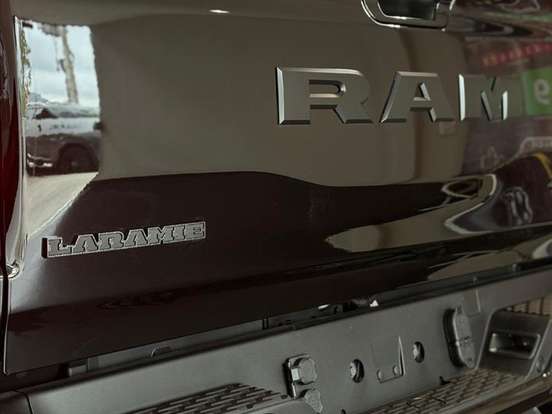 RAM-1500-3.0 HURRICANE 6 BITURBO GASOLINA LARAMIE NIGHT EDITION CD 4X4 AUTOMÁTICO RAM-1500-2024