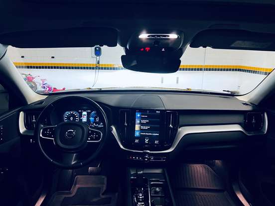 VOLVO-XC60-2021