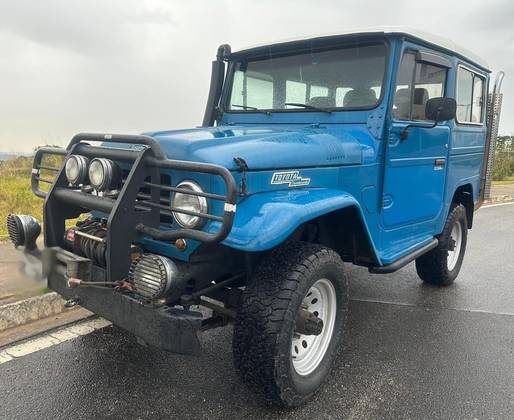 TOYOTA BANDEIRANTE 3.7 BJ50LV 4X4 TETO RIGIDO DIESEL 2P MANUAL
