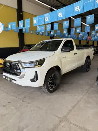 TOYOTA HILUX 2.8 D-4D TURBO DIESEL CS 4X4 MANUAL TOYOTA HILUX 2.8 D-4D TURBO DIESEL CS 4X4 MANUAL