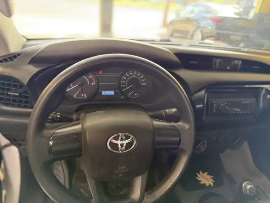 TOYOTA-HILUX-2021