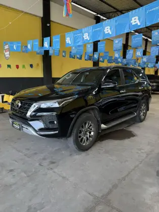 TOYOTA HILUX SW4 2.8 D-4D TURBO DIESEL SRX 7L 4X4 AUTOMÁTICO