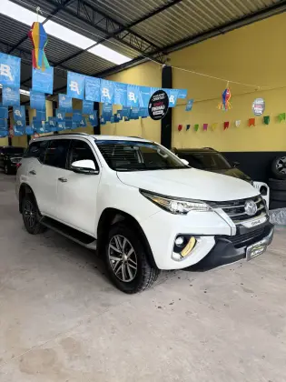 TOYOTA HILUX SW4 2.8 SRX DIAMOND 4X4 7 LUGARES 16V TURBO INTERCOOLER DIESEL 4P AUTOMÁTICO