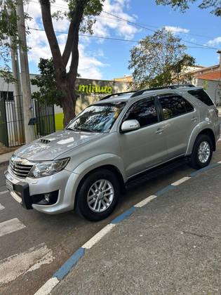 TOYOTA HILUX SW4 3.0 SRV 4X4 7 LUGARES 16V TURBO INTERCOOLER DIESEL 4P AUTOMÁTICO
