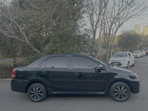 TOYOTA ETIOS 1.5 PLATINUM SEDAN 16V FLEX 4P AUTOMÁTICO