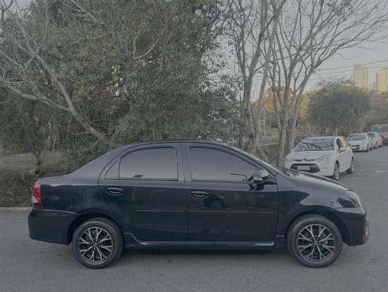 TOYOTA-ETIOS-2018