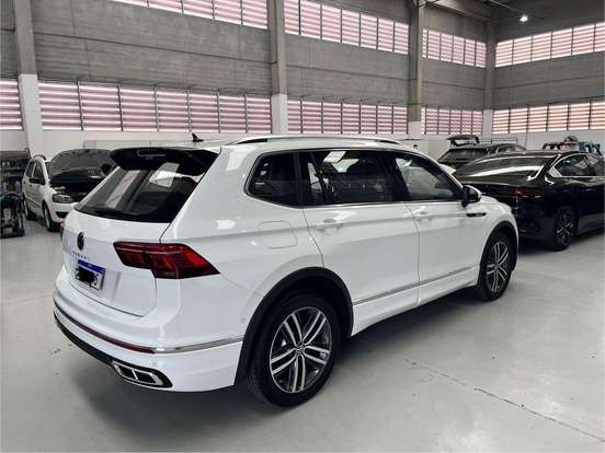 VOLKSWAGEN-TIGUAN-2024