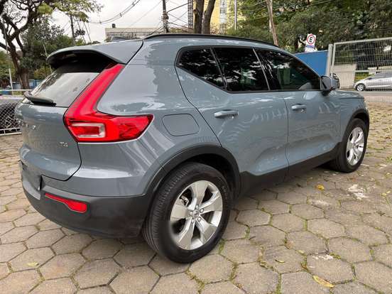 VOLVO-XC40-2019