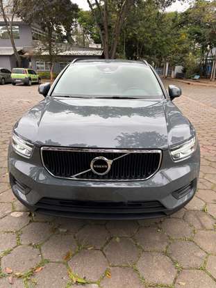 VOLVO-XC40-2019