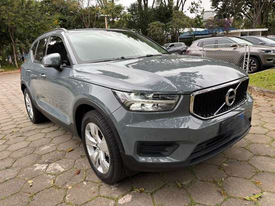 VOLVO-XC40-2019