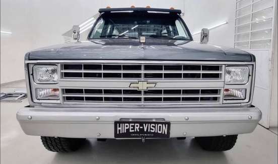 CHEVROLET-SUBURBAN-1988